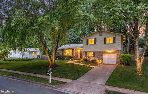 10197 Wavell Rd, Fairfax, VA 22032