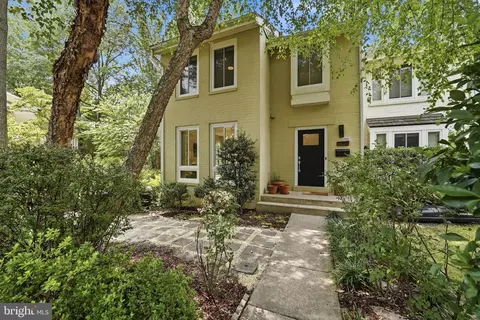 Exterior - 2050 Chadds Ford Dr, Reston, VA 20191 photo 6 of 9