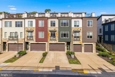 2876 Lowen Valley Rd, Alexandria, VA 22303