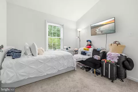 Bedroom - 8550 Bauer Dr, Springfield, VA 22152 photo 5 of 10