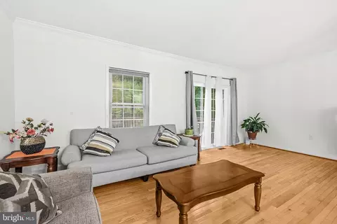 Living - 8550 Bauer Dr, Springfield, VA 22152 photo 2 of 3