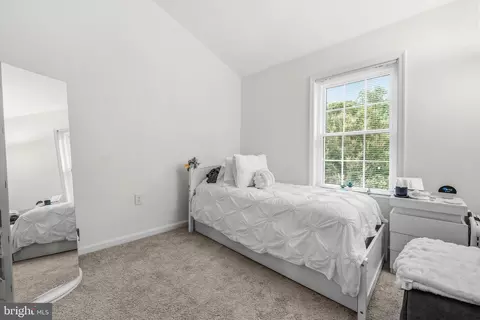 Bedroom - 8550 Bauer Dr, Springfield, VA 22152 photo 4 of 10