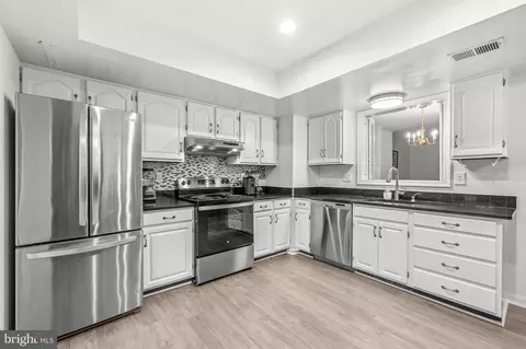 Kitchen - 8550 Bauer Dr, Springfield, VA 22152 photo 2 of 4