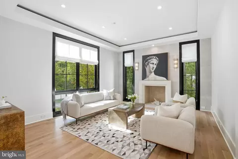 Living - 938 Saigon Rd, Mclean, VA 22102 photo 4 of 4