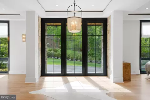 Entry Way - 938 Saigon Rd, Mclean, VA 22102 photo 1 of 6