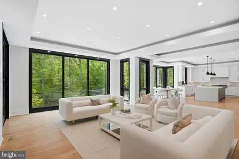 Living - 938 Saigon Rd, Mclean, VA 22102 photo 1 of 4