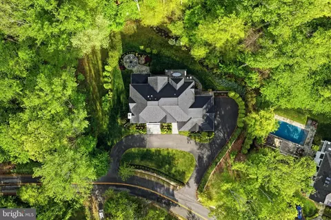 View/Area - 938 Saigon Rd, Mclean, VA 22102 photo 1 of 2