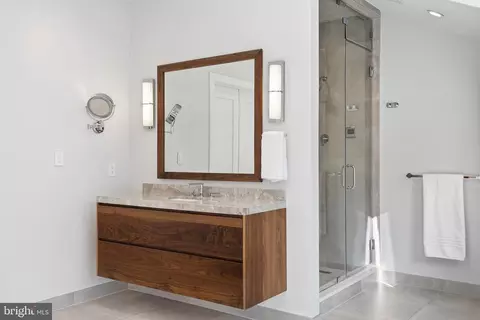 Bath - 938 Saigon Rd, Mclean, VA 22102 photo 3 of 3