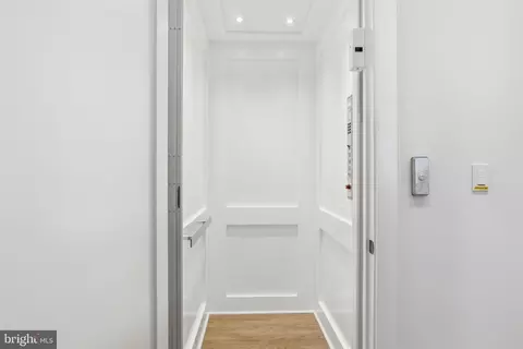 Entry Way - 938 Saigon Rd, Mclean, VA 22102 photo 4 of 6