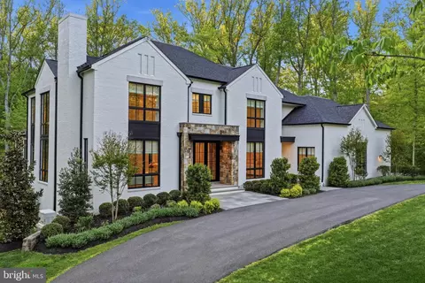 Exterior - 938 Saigon Rd, Mclean, VA 22102 photo 2 of 6