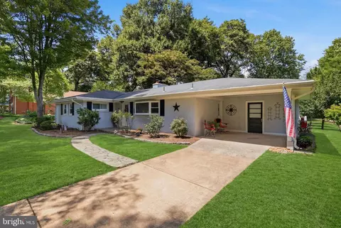 4216 Jackson Pl, Alexandria, VA 22309