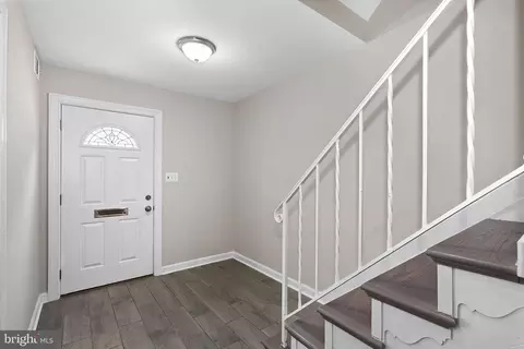 Entry Way - 6612 Burlington Pl, Springfield, VA 22152 photo 2 of 7
