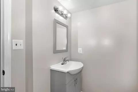 Bath - 6612 Burlington Pl, Springfield, VA 22152 photo 5 of 5