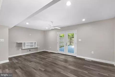 Living - 6612 Burlington Pl, Springfield, VA 22152 photo 2 of 8