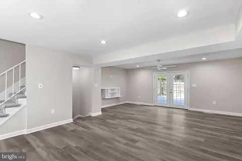 Living - 6612 Burlington Pl, Springfield, VA 22152 photo 6 of 8