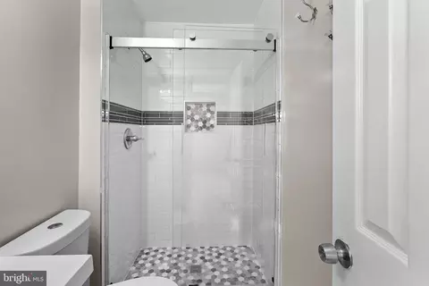 Bath - 6612 Burlington Pl, Springfield, VA 22152 photo 2 of 5