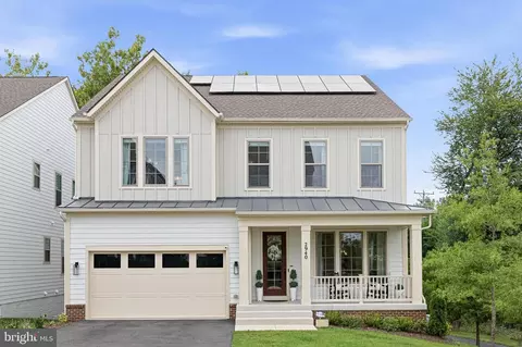 2940 County House Dr, Fairfax, VA 22031
