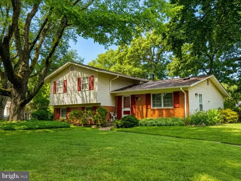 8308 Mcneil St, Vienna, VA 22180