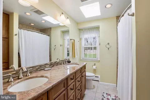 Bath - 12012 Canter Ln, Reston, VA 20191 photo 2 of 3