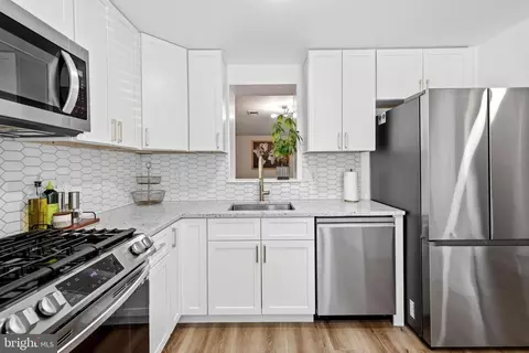 5919 Grisby House Ct, Centreville, VA 20120