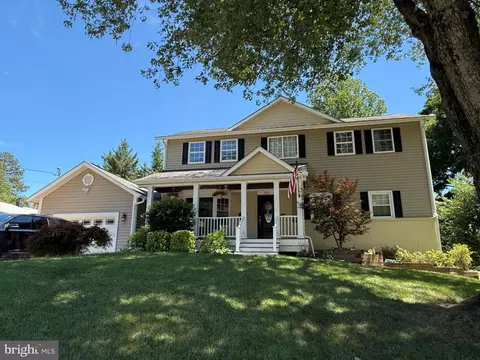 8213 Cottage St, Vienna, VA 22180