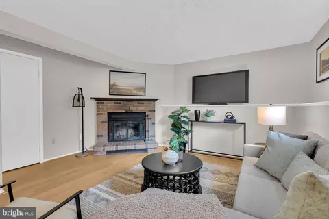 Living - 8417 Great Lake Ln, Springfield, VA 22153 photo 2 of 3