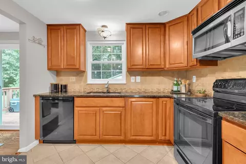 Kitchen - 8417 Great Lake Ln, Springfield, VA 22153 photo 3 of 3