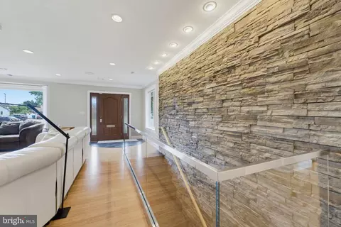 Entry Way - 6342 Meriwether Ln, Springfield, VA 22150 photo 1 of 1