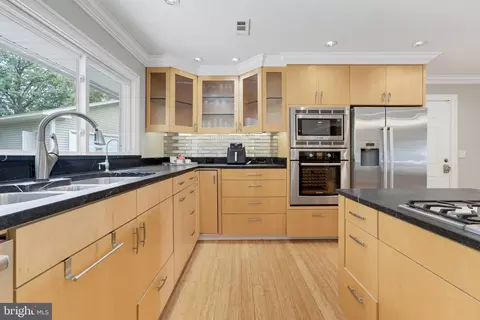 Kitchen - 6342 Meriwether Ln, Springfield, VA 22150 photo 3 of 5