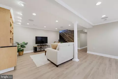 Living - 6342 Meriwether Ln, Springfield, VA 22150 photo 4 of 6