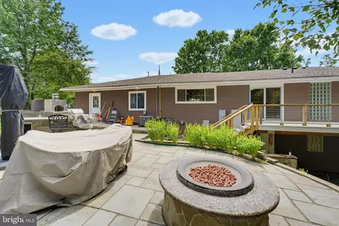 Exterior - 6342 Meriwether Ln, Springfield, VA 22150 photo 5 of 10