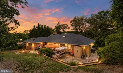 7207 Fort Hunt Rd, Alexandria, VA 22307