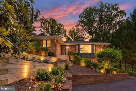 7207 Fort Hunt Rd, Alexandria, VA 22307