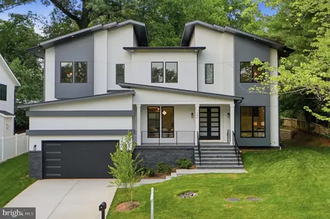 7306 Sportsman Dr, Falls Church, VA 22043