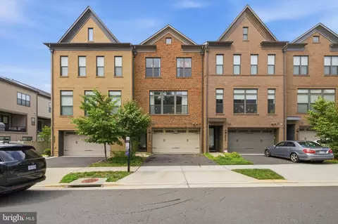 12264 Sweet Willow Ln, Fairfax, VA 22030