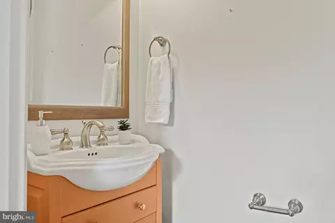 Bath - 7821 Falstaff Rd, Mclean, VA 22102 photo 4 of 14