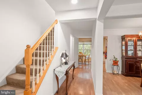 Entry Way - 5633 Sutherland Ct, Burke, VA 22015 photo 4 of 5