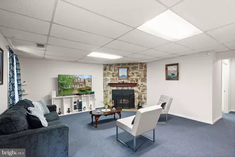 Living - 5633 Sutherland Ct, Burke, VA 22015 photo 5 of 7
