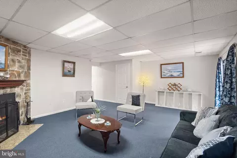 Living - 5633 Sutherland Ct, Burke, VA 22015 photo 6 of 7