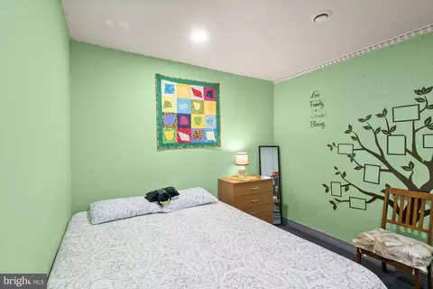 Bedroom - 5633 Sutherland Ct, Burke, VA 22015 photo 6 of 8
