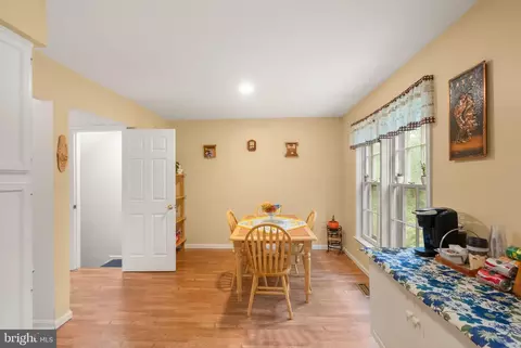 Dining - 5633 Sutherland Ct, Burke, VA 22015 photo 5 of 6