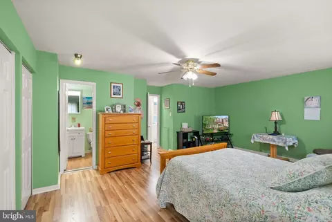 Bedroom - 5633 Sutherland Ct, Burke, VA 22015 photo 3 of 8