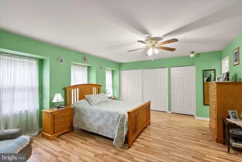 Bedroom - 5633 Sutherland Ct, Burke, VA 22015 photo 2 of 8