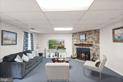 Living - 5633 Sutherland Ct, Burke, VA 22015 photo 4 of 7