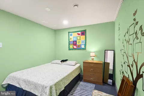Bedroom - 5633 Sutherland Ct, Burke, VA 22015 photo 7 of 8