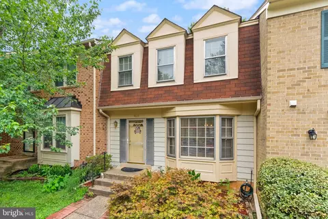 Exterior - 5633 Sutherland Ct, Burke, VA 22015 photo 2 of 13