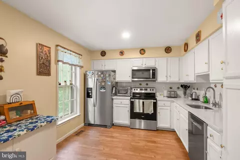 Kitchen - 5633 Sutherland Ct, Burke, VA 22015 photo 1 of 6