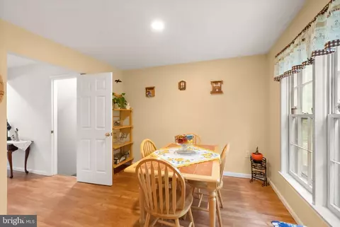 Dining - 5633 Sutherland Ct, Burke, VA 22015 photo 6 of 6
