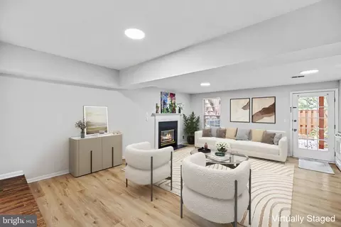 5227 Dunstable Ln, Alexandria, VA 22315