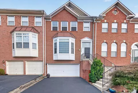 3398 Governors Crest Ct, Alexandria, VA 22310